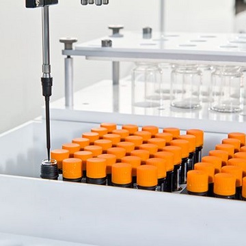 SQ Dosierung in Fläschchen mit orangefarbenem Deckel